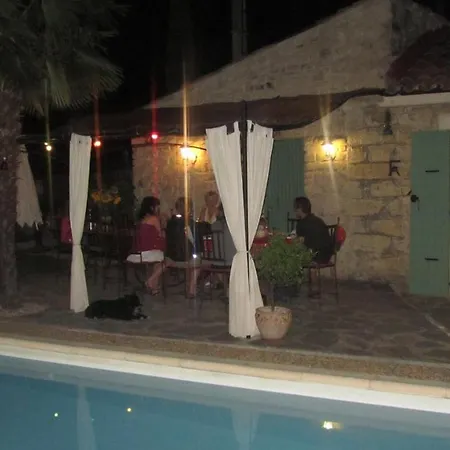 La Picholine, Lavande Bed and breakfast Courry